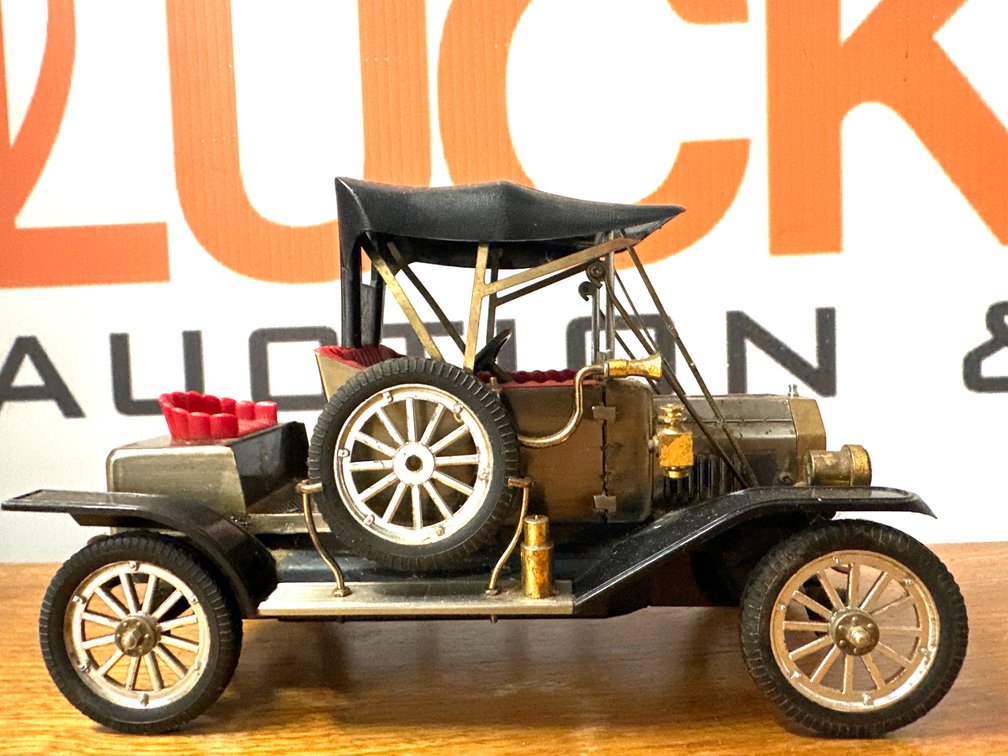 WACO 5 Transistor Automobile Model Radio