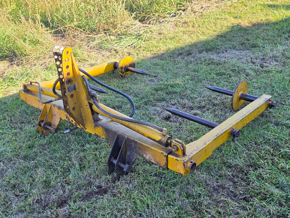 Vermeer 3 Point Hitch Round Bale Unroller