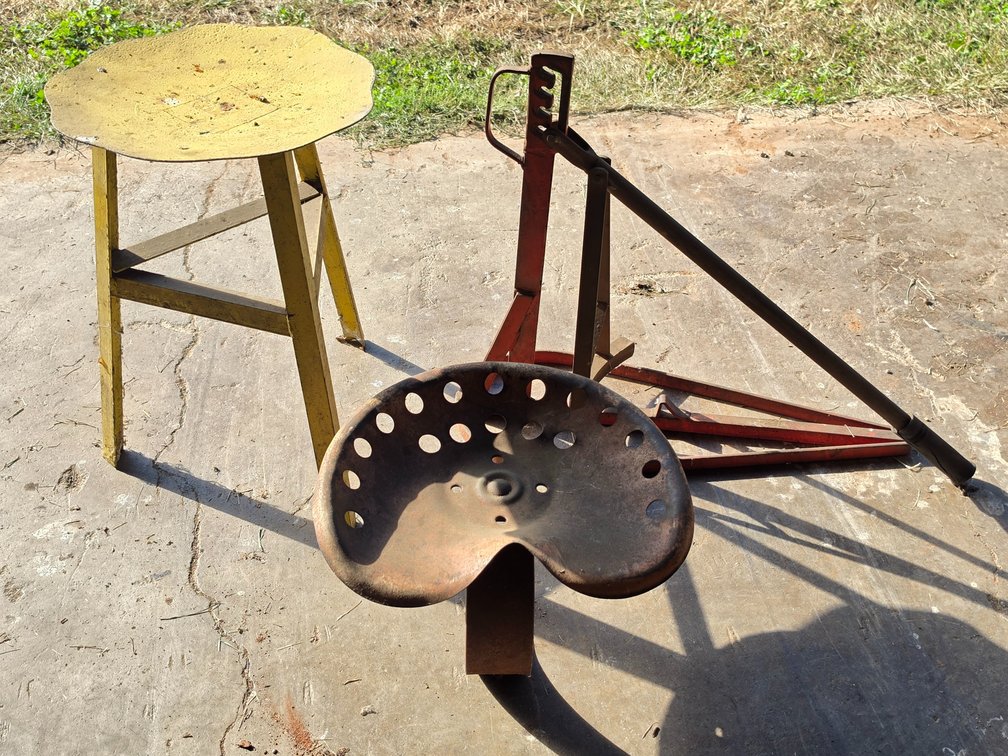 Manual Bead Breaker - Metal Stool - Antique Tractor Seat