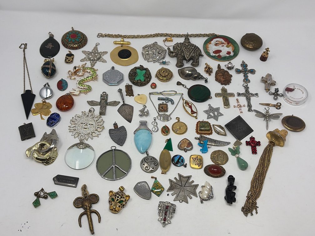 Costume Jewelry Pendants, Charms, and Brooches