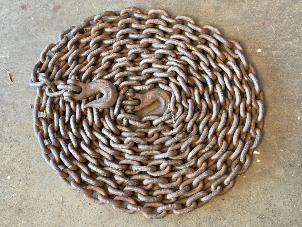25' 3/8" Chain w/ Hooks