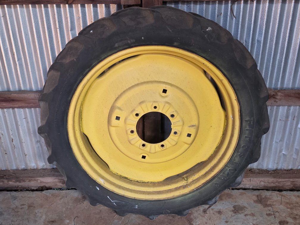 John Deere 7 Lug Wheel w/ 9.5-32 Tire