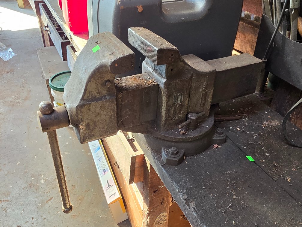 6" Heavy Duty Bench Vise - Buyer Must Remove From Bench