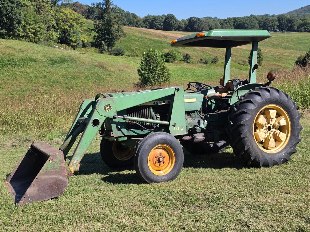 1980ish John Deere 2040 2wd Diesel Tractor w/ 143 John Deere Loader