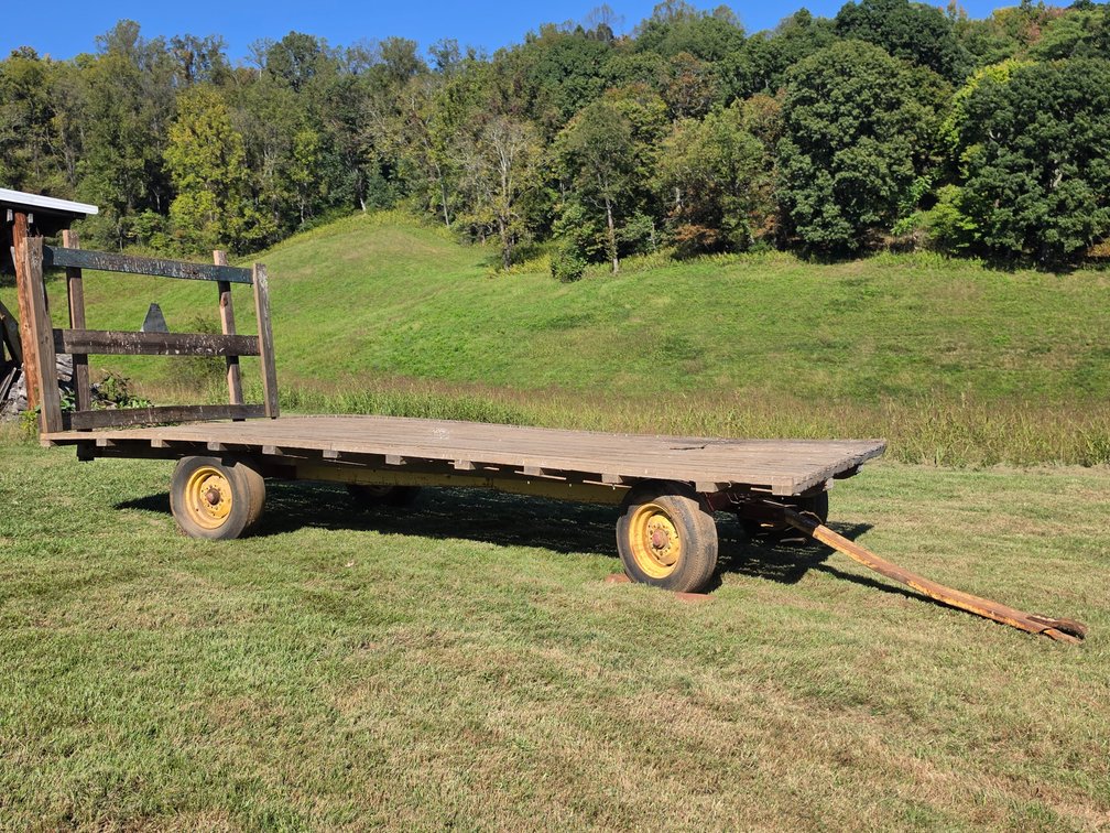 18'x8' Hay Wagon - New Holland Running Gear
