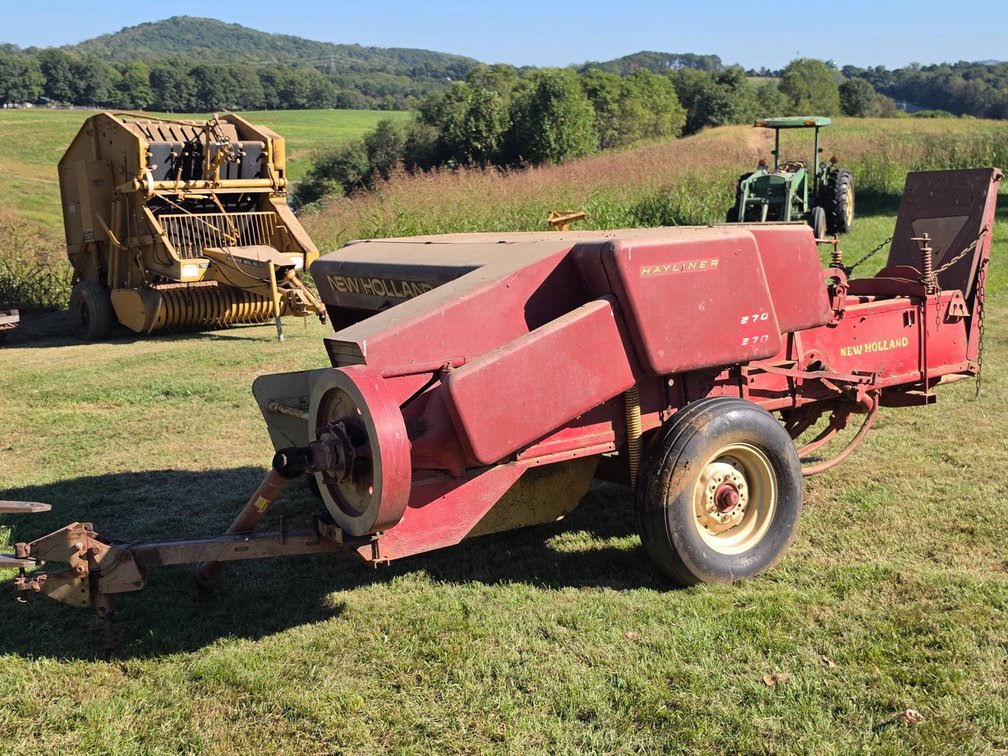New Holland Hayliner 270 Small Square Baler