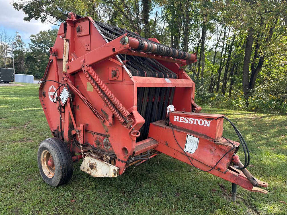 Hesston 5500 Round Baler 