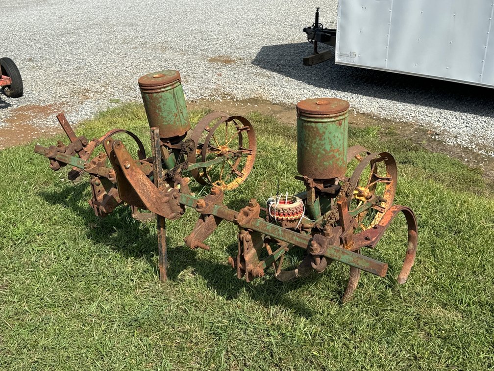 John Deere 24-B 2 Row Planter w/ 5 Sets Of Plates 