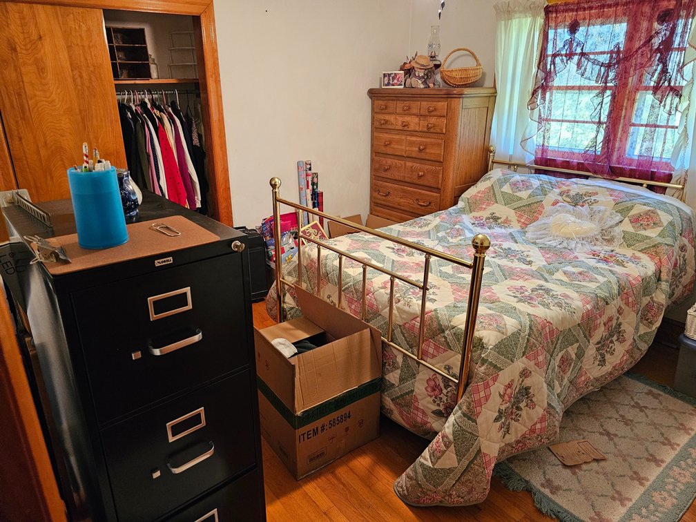 Upstairs Bedroom Contents 