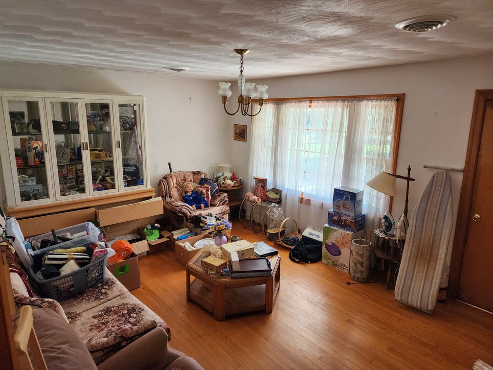 Upstairs Living Room Contents 