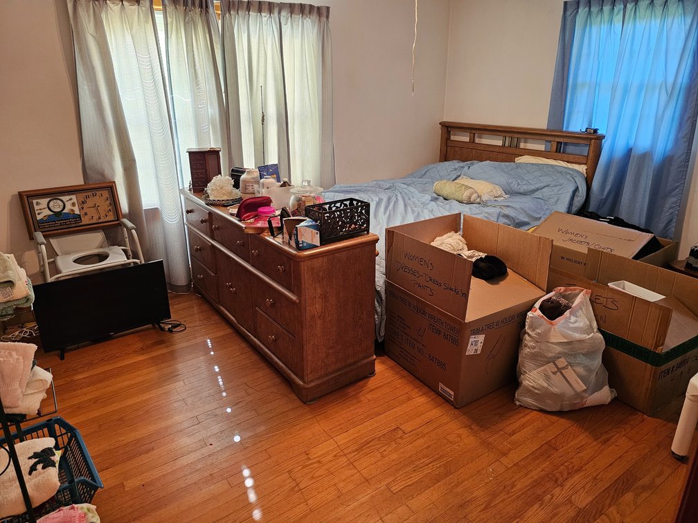 Upstairs Bedroom & Bathroom 