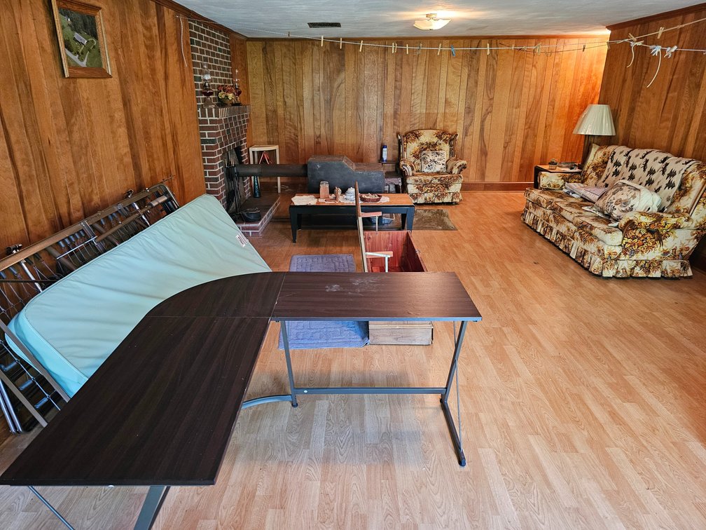 Basement Living Room - Walkout Basement - Easy Access 