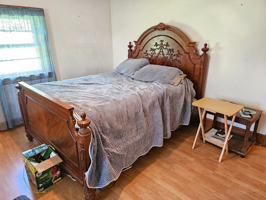 Basement Bedroom - Walkout Basement 