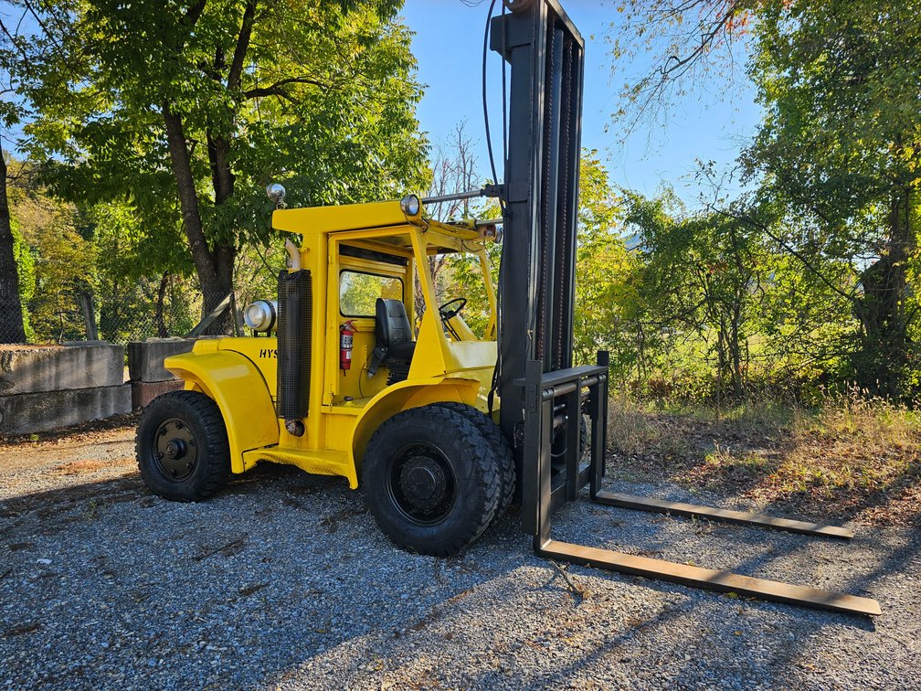 Hyster H165H Forklift - 16.5K Capacity - LP Gas - Dual Wheels