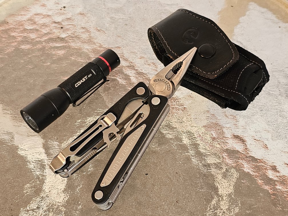 Leatherman Charge 154CM and Coast HX5 Flashlight