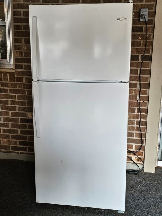 Whirlpool Refrigerator/Freezer - Works - Bring Help To Move