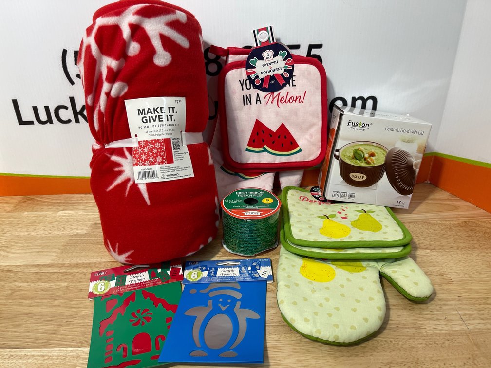 Make it Take it No Sew Throw Kit - (2) Oven Mitt and Pot Holder Sets - Christmas Stencils - Mesh Ribbon - Ceramic Soup Bowl
