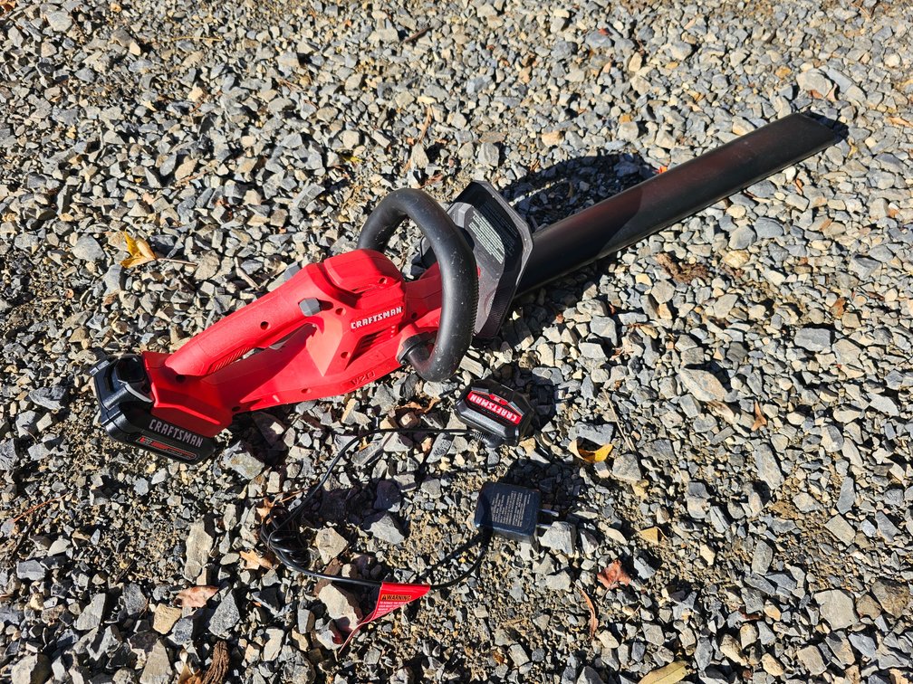 Craftsman Battery Powered 20" Hedge Trimmer w/ Charger