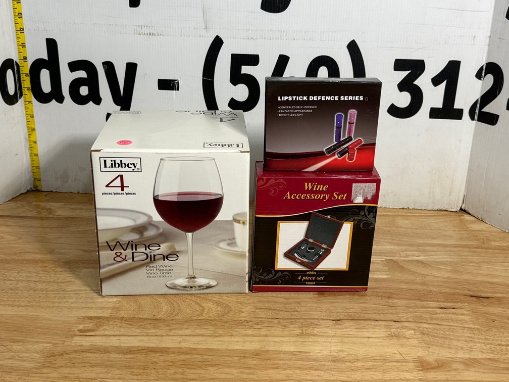 Libbey Wine and Dine Glasses (4) - Lipstick Defense - Wine Acc Set