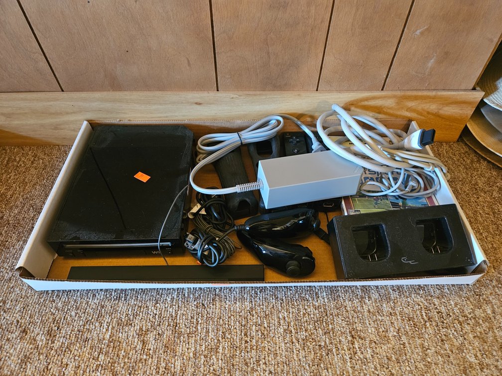 Nintendo Wii W/Game and Accessories 