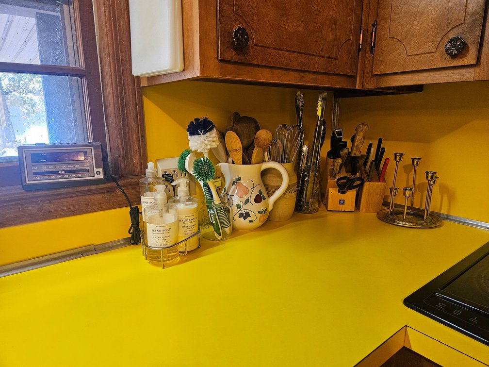 Counter Top Contents 1 Gallon Crock - Kitchen Utensils - Cutting Boards and More 