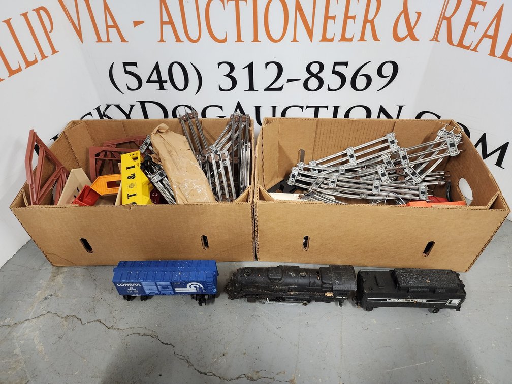 Lionel Train Set w/ Assorted Tracks and Cars Many Pieces Included 