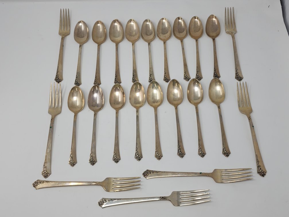 Damask Rose Heirloom Sterling Silver Set - 24 Pieces - 27.1352 Troy Ounces - Melt Value as of February 6, 2025 $808.47