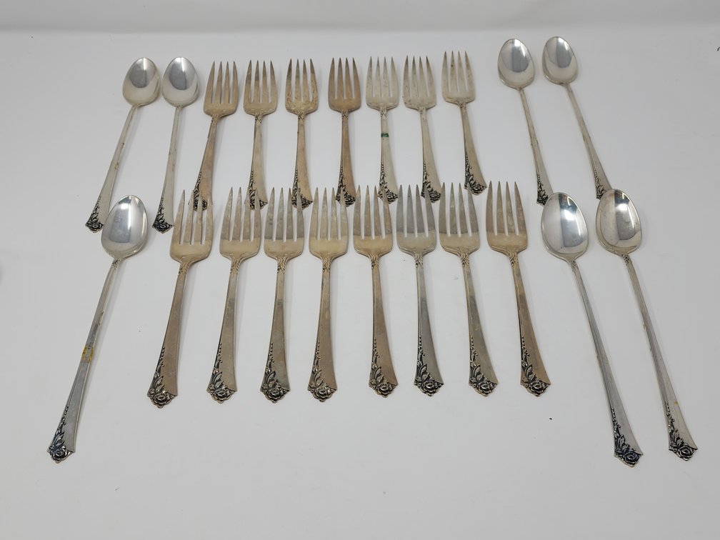 Damask Rose Heirloom Sterling Silver Set 22 Pieces - 24.6275 Troy Ozs - Melt Value on February 6, 2025 is $733.76