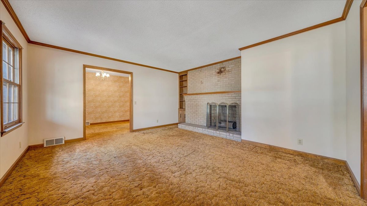 Image for 155 Oxford Circle Real Estate Auction