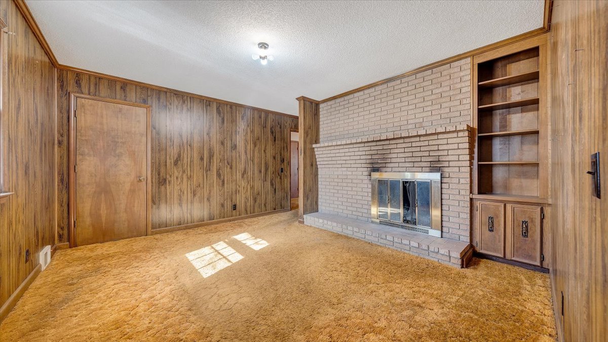 Image for 155 Oxford Circle Real Estate Auction