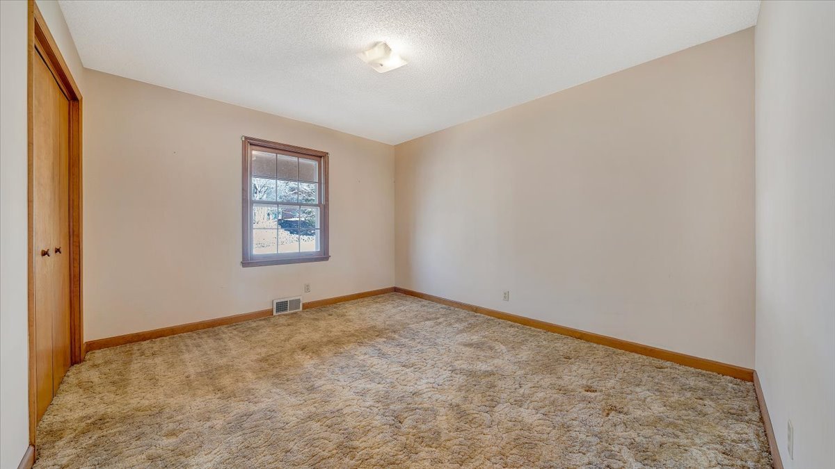 Image for 155 Oxford Circle Real Estate Auction