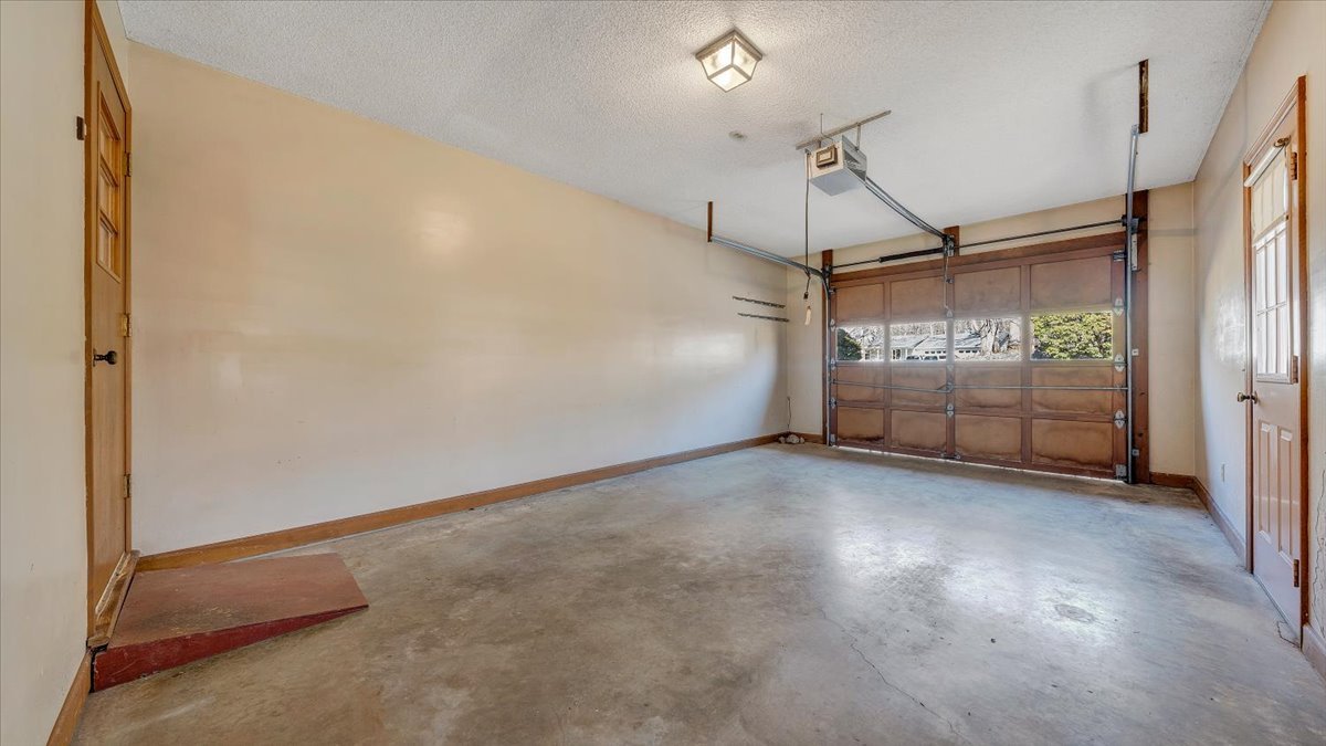 Image for 155 Oxford Circle Real Estate Auction