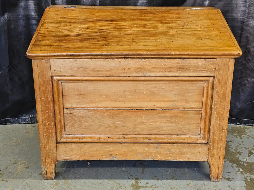 Antique Blanket Chest - Early 1900's - Hard To Find - Measures 29.5" Tall x 35" Wide x 20" Deep