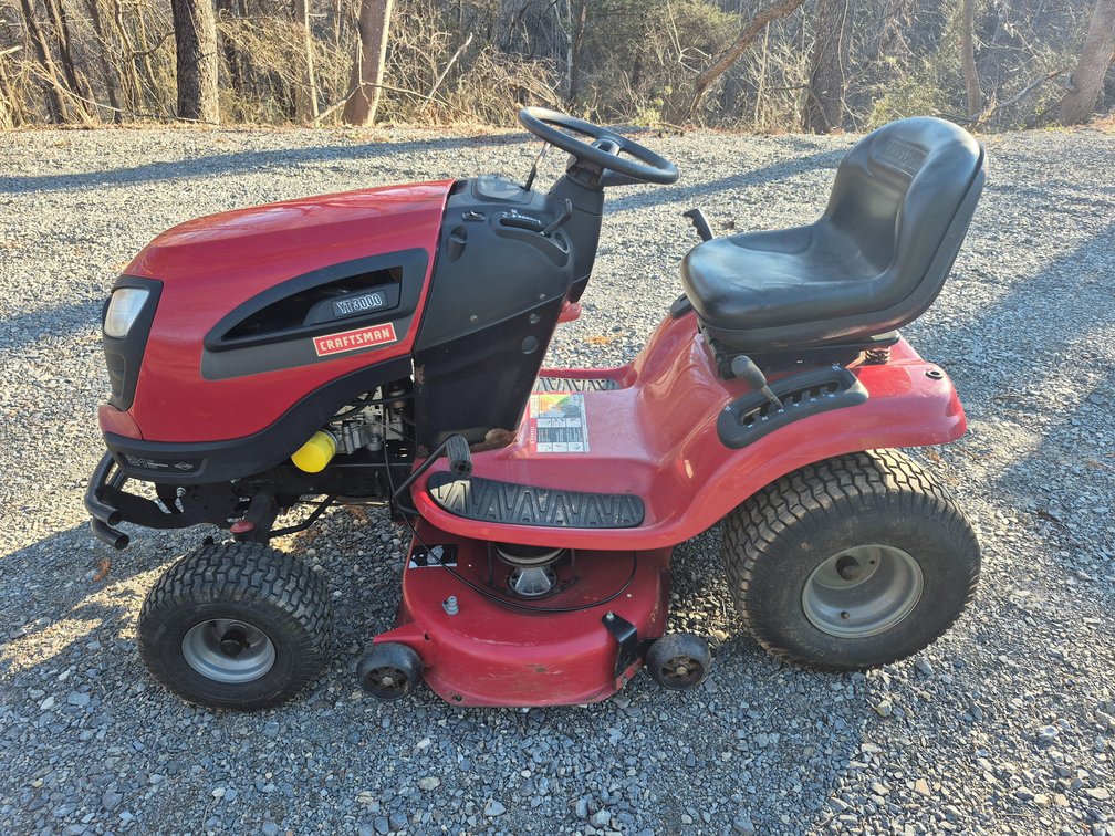 Craftsman YT3000 21hp. 42" Cut Automatic Riding Mower New Battery (Starts Right Up - Runs and Cuts)