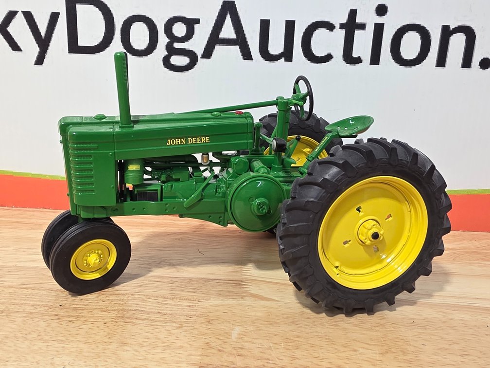 Ertyl John Deere Die Cast Replica