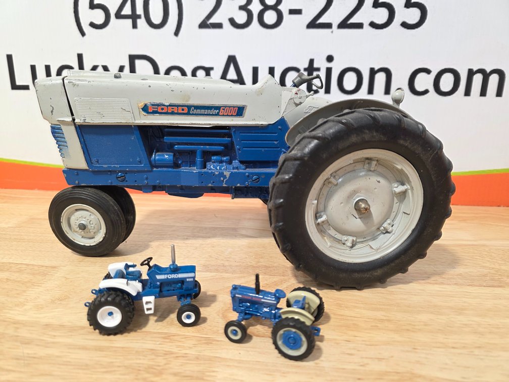 Ford Commander 6000 Metal Tractor Replica - (2) Small Ford Tractors