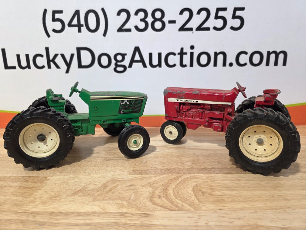 Vintage Ert Die Castl International Green Row Crop Tractor - Vintage Ertyl Die Cast International Harvestor Tractor 