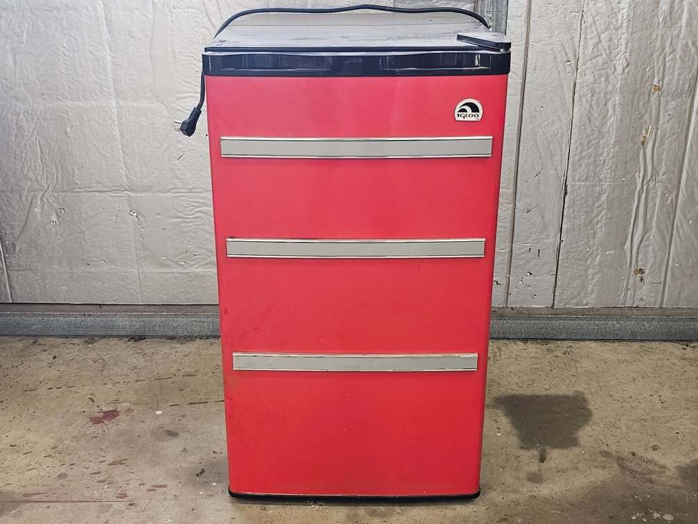 Igloo Mini-Fridge w/ Freezer