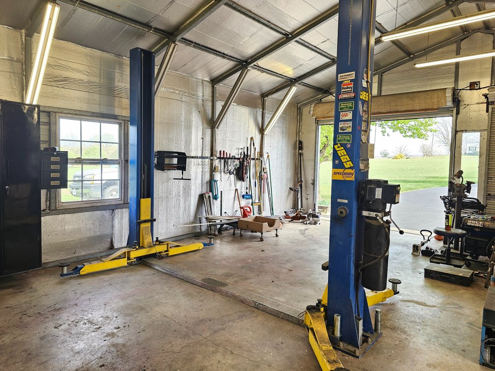 TP9KF Two-Post Floor Plate Lift - 9,000 Lbs Capacity - Buyer Must Remove - Bring Help - Manual Included - Worked When Tested