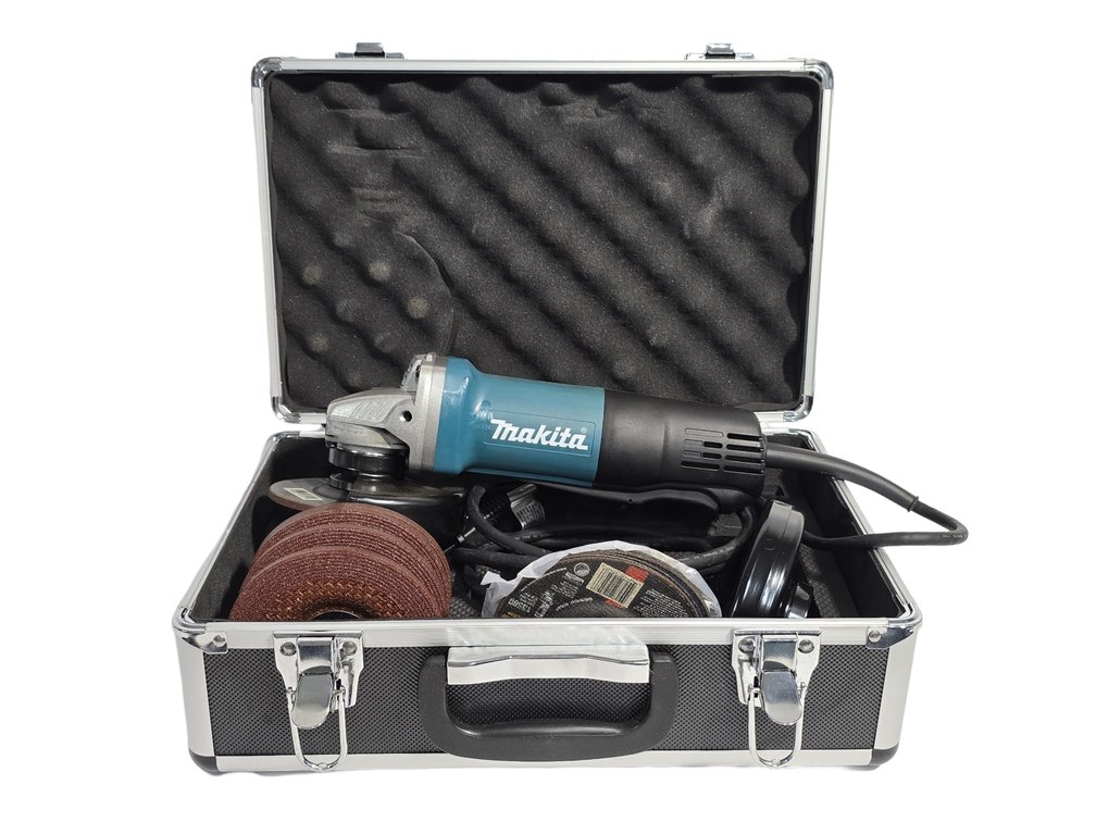 Makita Angle Grinder - Discs and Hard Case - Worked When Tested