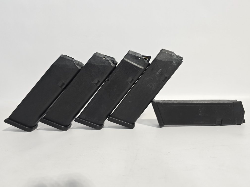 (5) Glock Magazines - (3) 9mm , (2) .40