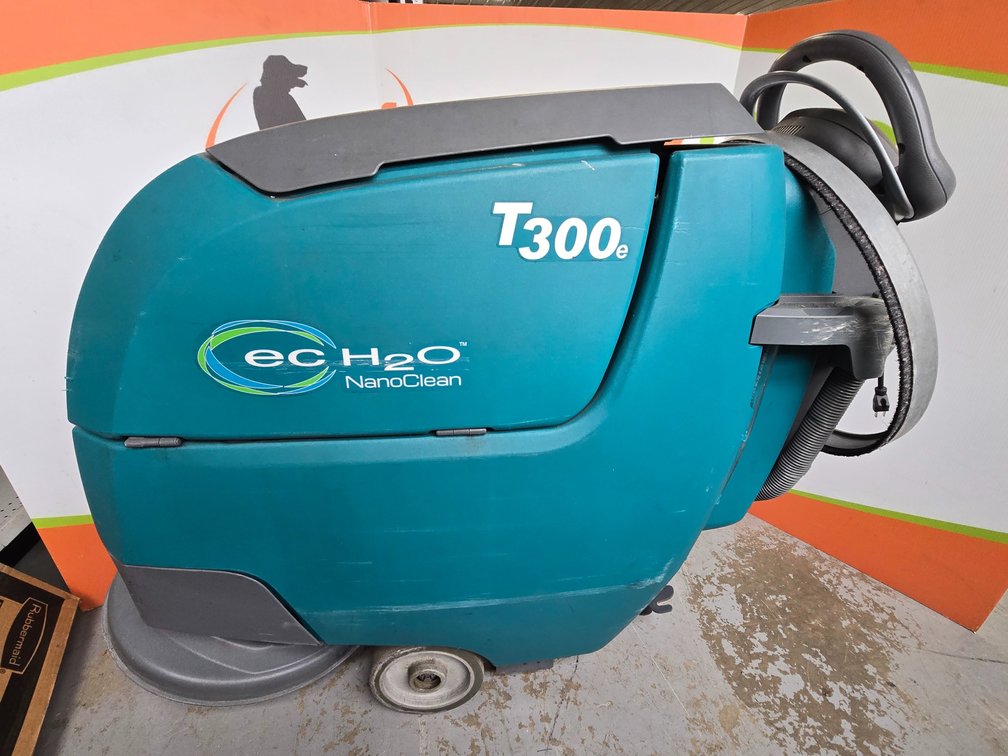 Tennant T300E Floor Scrubber - Dead Batteries