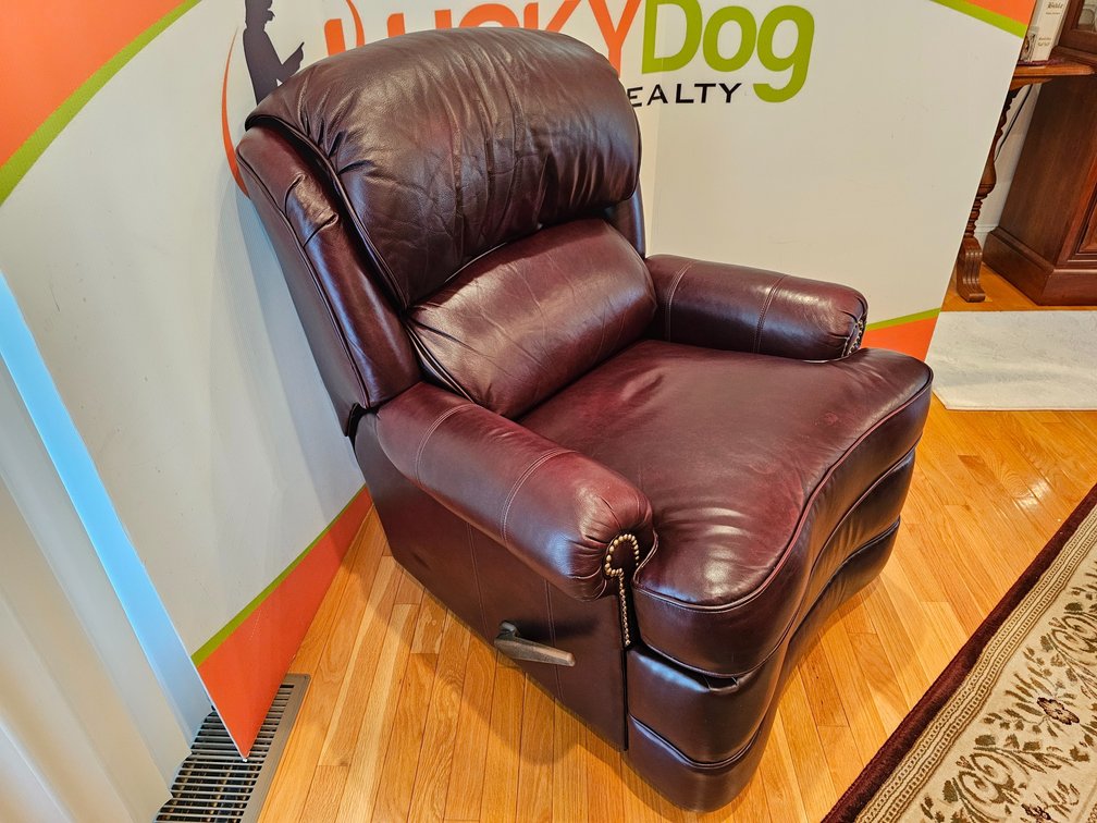 Smith Brothers Leather Recliner - Measures 40" Tall x 37" Wide x 38" Deep
