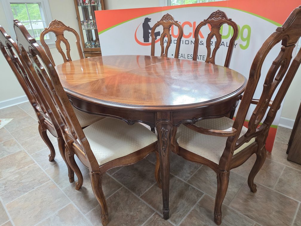Thomasville Formal Dining Room Set w/ 2 Leaves and Protective Felt Pad