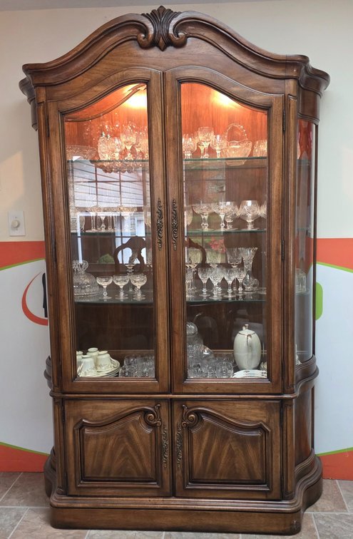 Thomasville Furniture Lighted China Cabinet - (Cabinet Only - Contents Not Included)