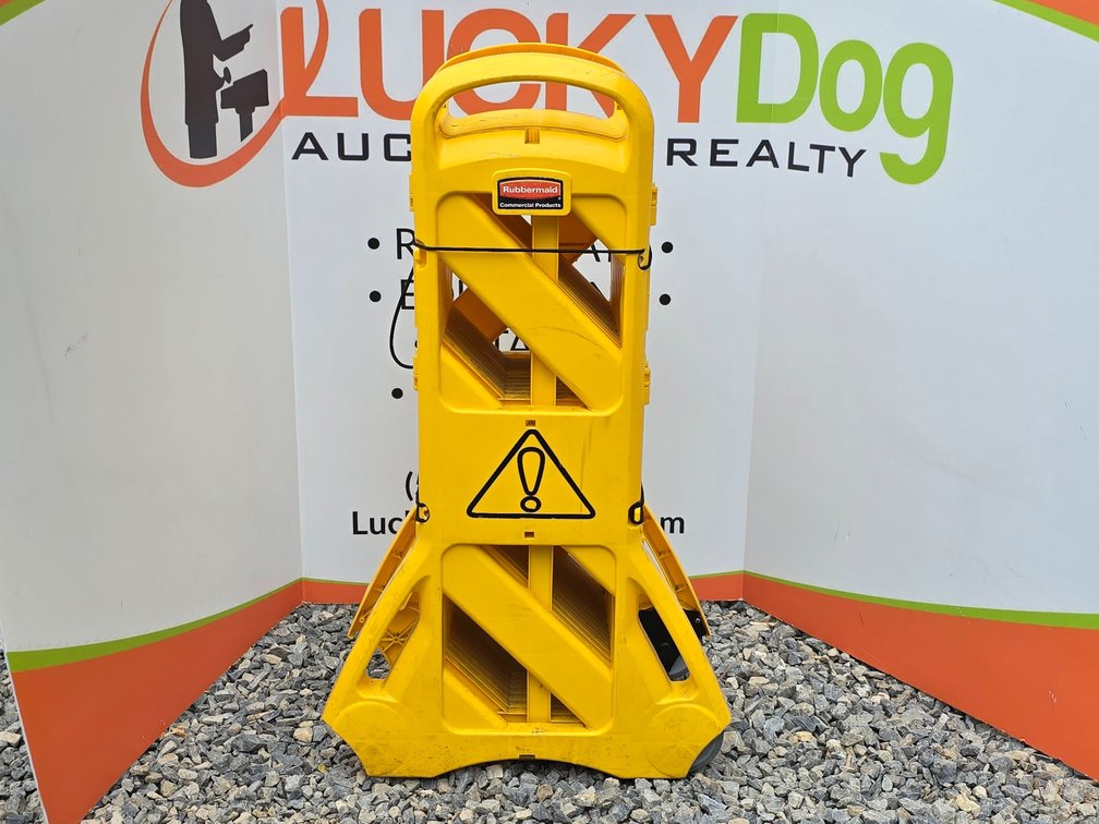 Rubbermaid Mobile Safety Barrier - 13'