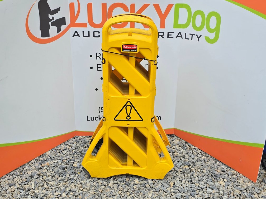 Rubbermaid Mobile Safety Barrier - 13'