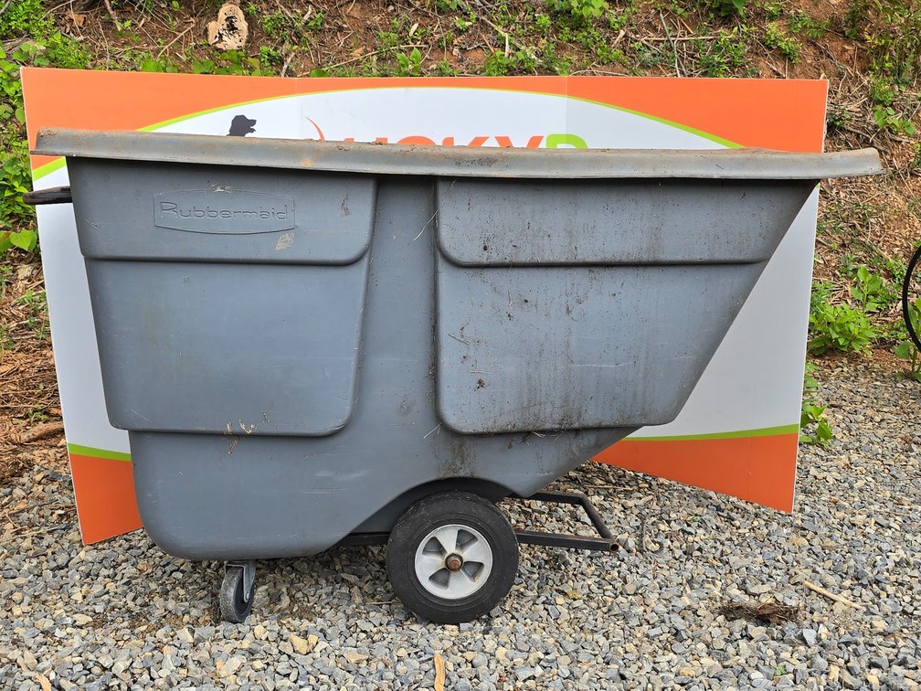 Rubbermaid 1 Cu. Yard Utility Tilt Cart