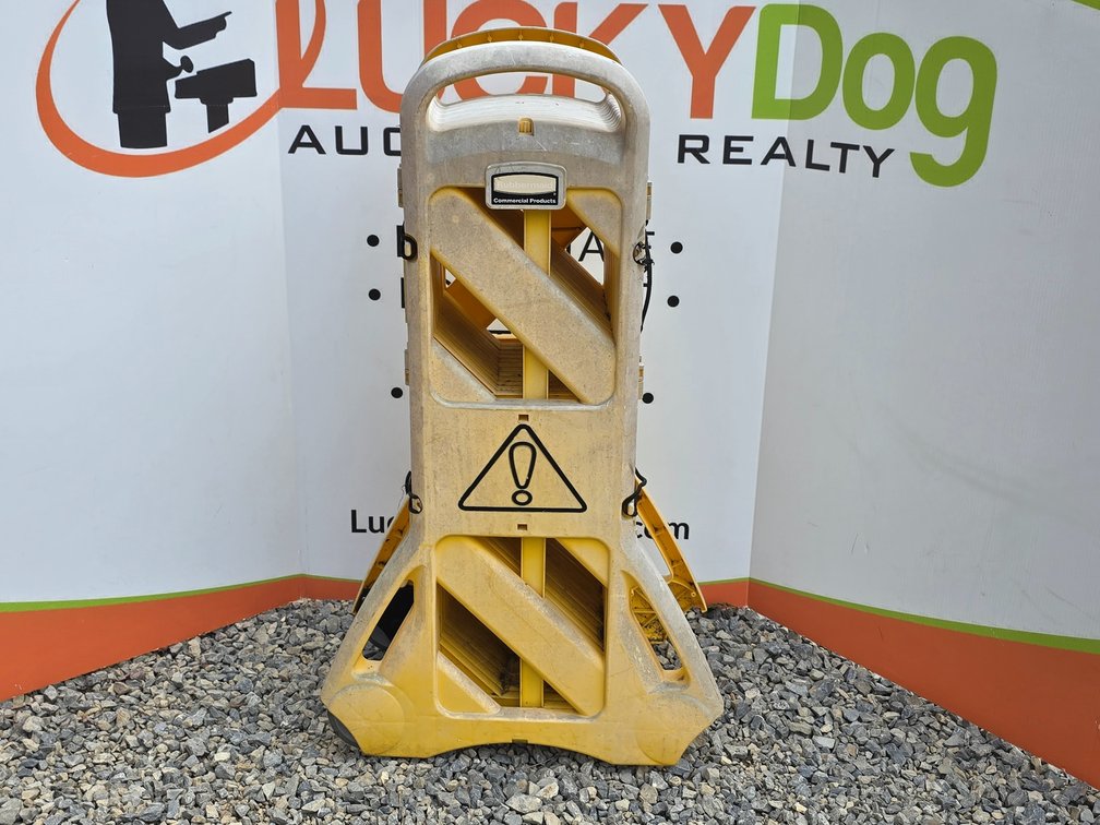 Rubbermaid Mobile Safety Barrier - 13'