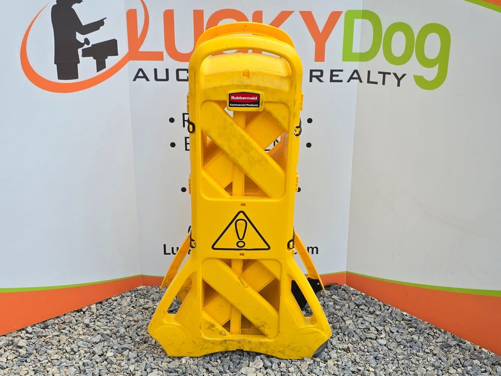Rubbermaid Mobile Safety Barrier - 13'